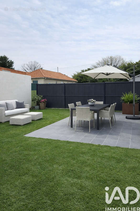 Photo 2 - Maison à MONTUSSAN