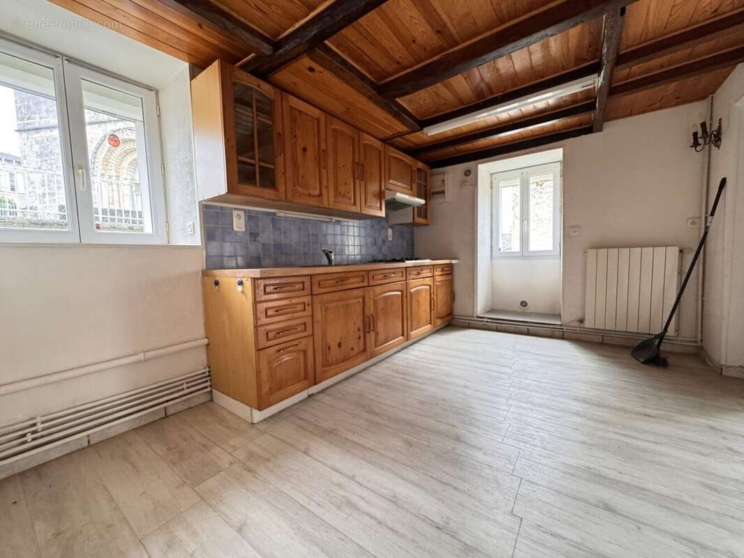 Maison à SAINT-LAURENT-DE-COGNAC