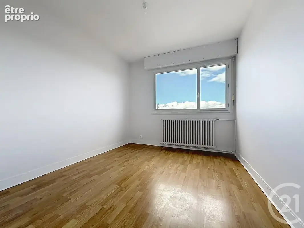Appartement 4 pièces 85 m² à vendre à Chartres (28000) - photo 3