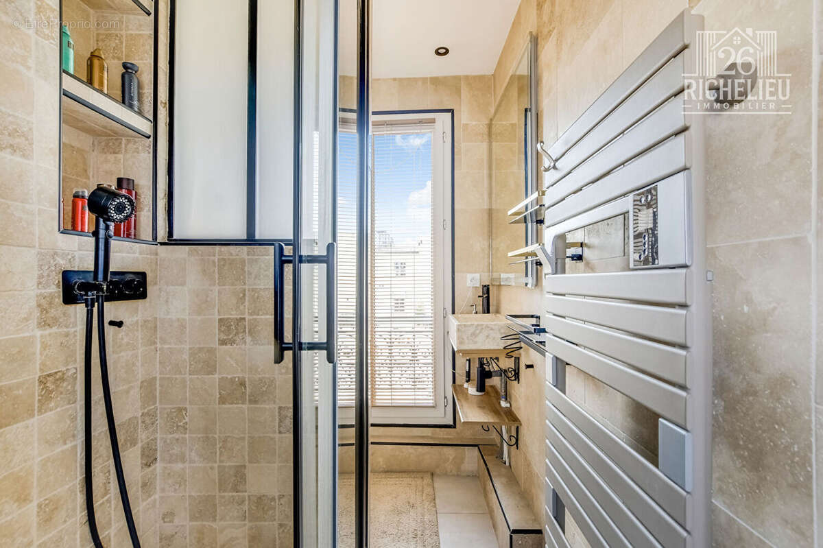 Paris 1er-Saint honoré, Pont Neuf.Appartement deux pièces 39m2 de charme - photo 4
