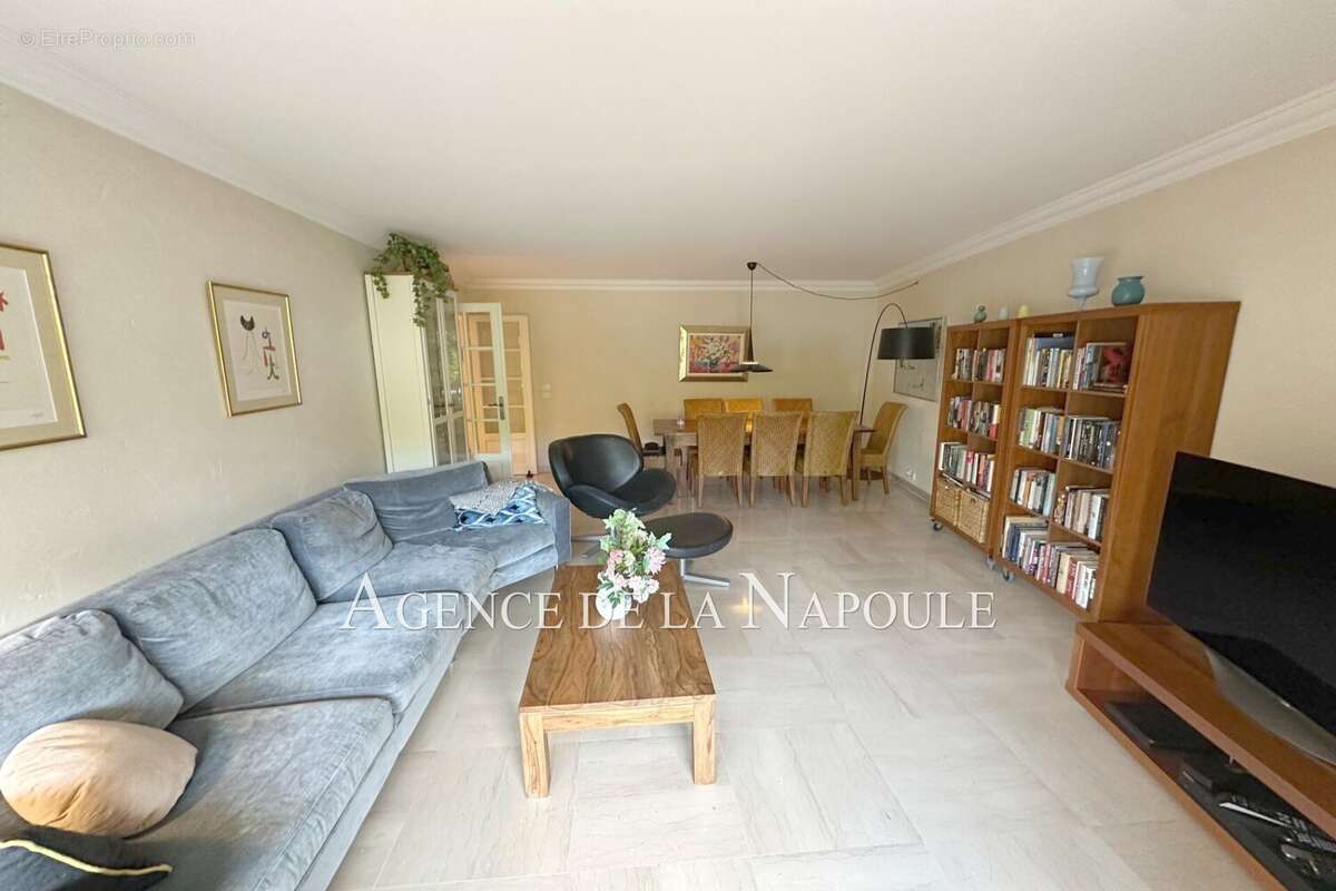 Appartement à MANDELIEU-LA-NAPOULE