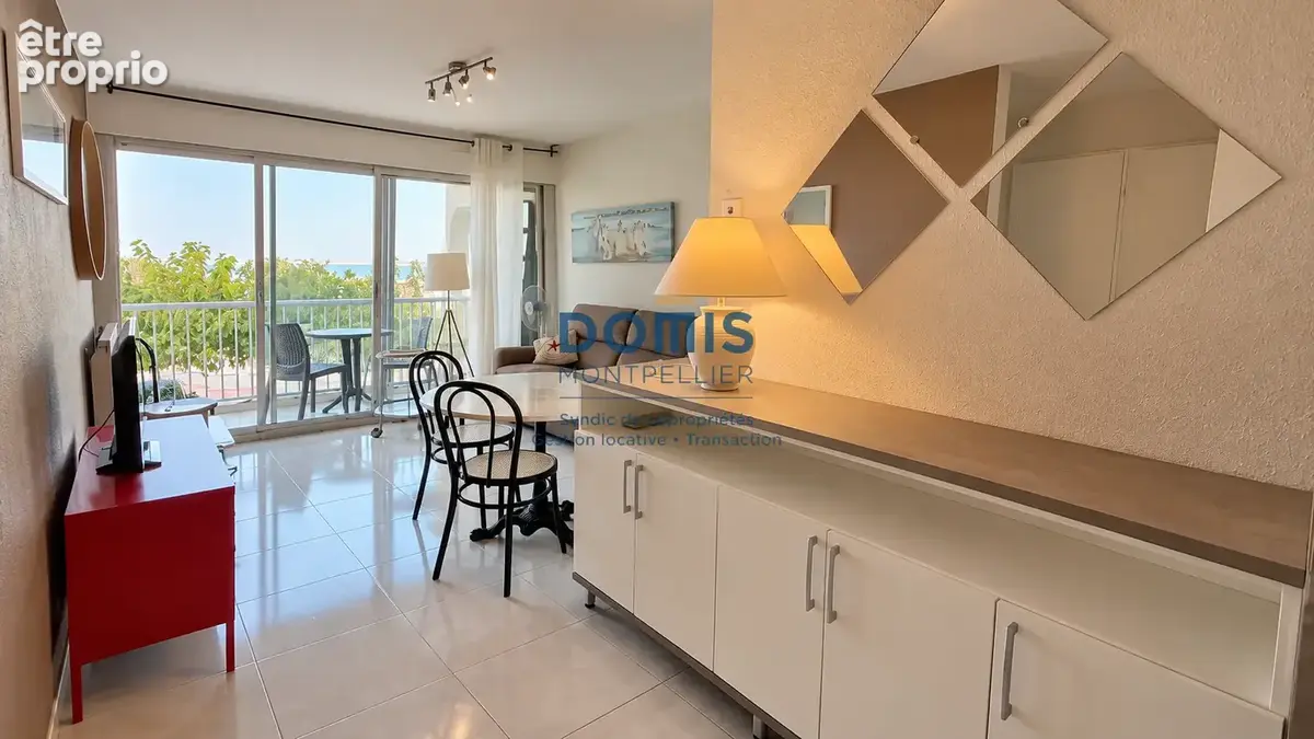 Appartement 2 pièces de 42 m2 en première ligne sur l’étang, avec piscine et accès direct à la plage - photo 2