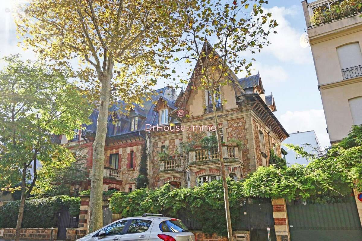 Appartement à NEUILLY-SUR-SEINE