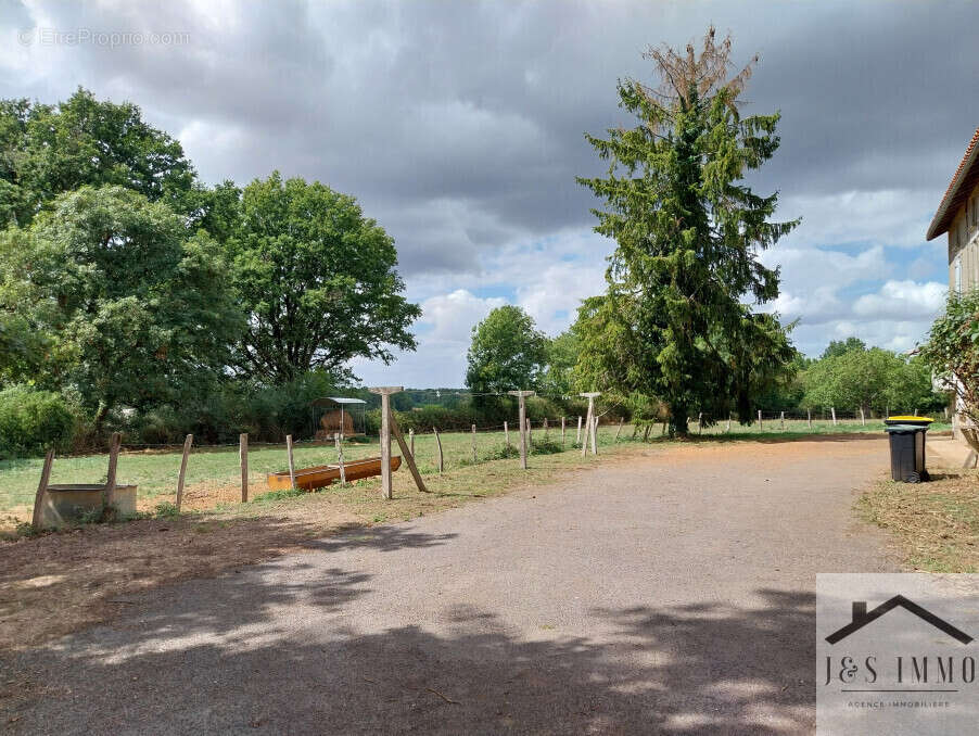 Maison à ROUMAZIERES-LOUBERT