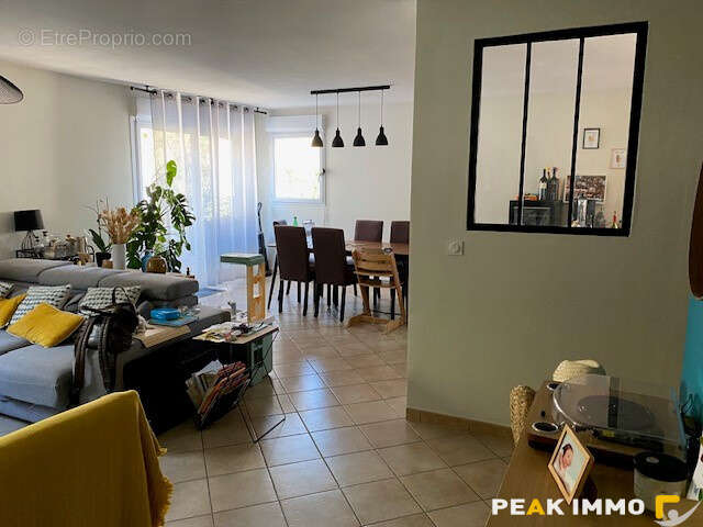 Appartement à CRANVES-SALES