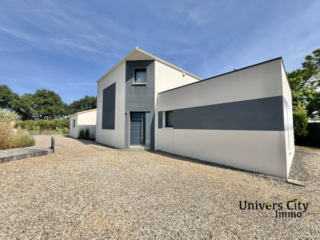 Maison à GENESTON