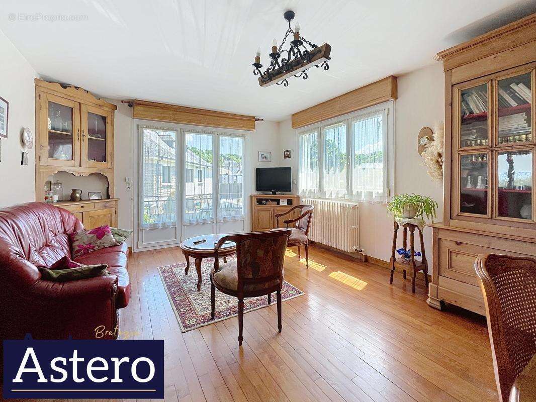 Maison à SAINT-BROLADRE