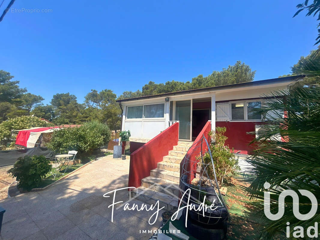 Photo 2 - Maison à LE CASTELLET