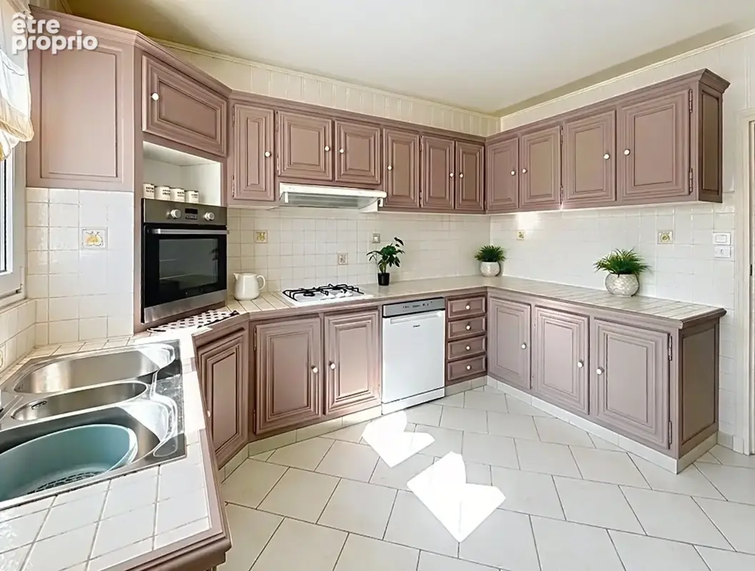  À VENDRE – Maison familiale de 198M² avec terrain de 1143 m² à Longueville, à 5 km de Granville et 3 km des plages - photo 2