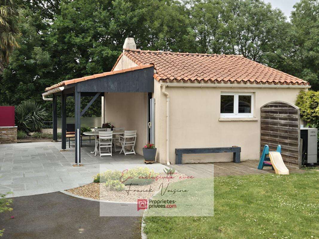A VENDRE en Exclusivité au Boupère, maison de 135 m2 avec 3 chambres et 1 bureau sur une parcelle de 745 m2 - photo 8