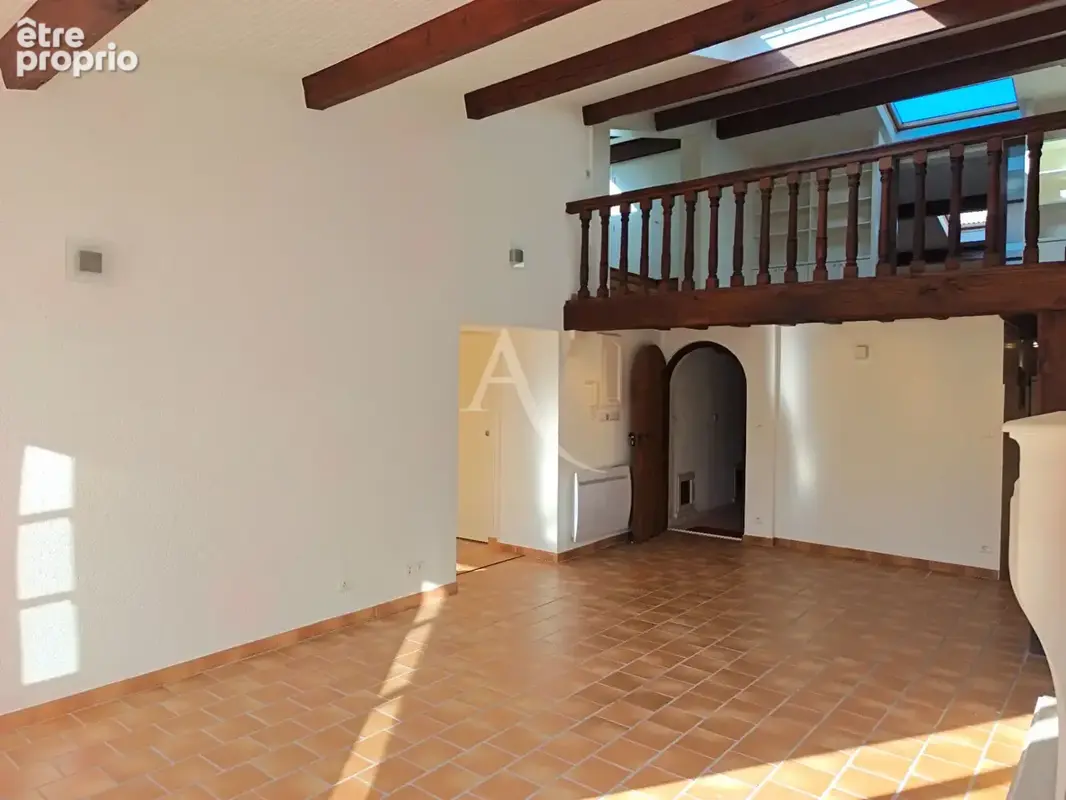 Appartement atypique au coeur du centre historique avec stationnement privatif - photo 3