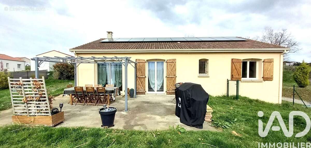 Maison 103 m² à Saint-Hilaire-Bonneval  - photo 3