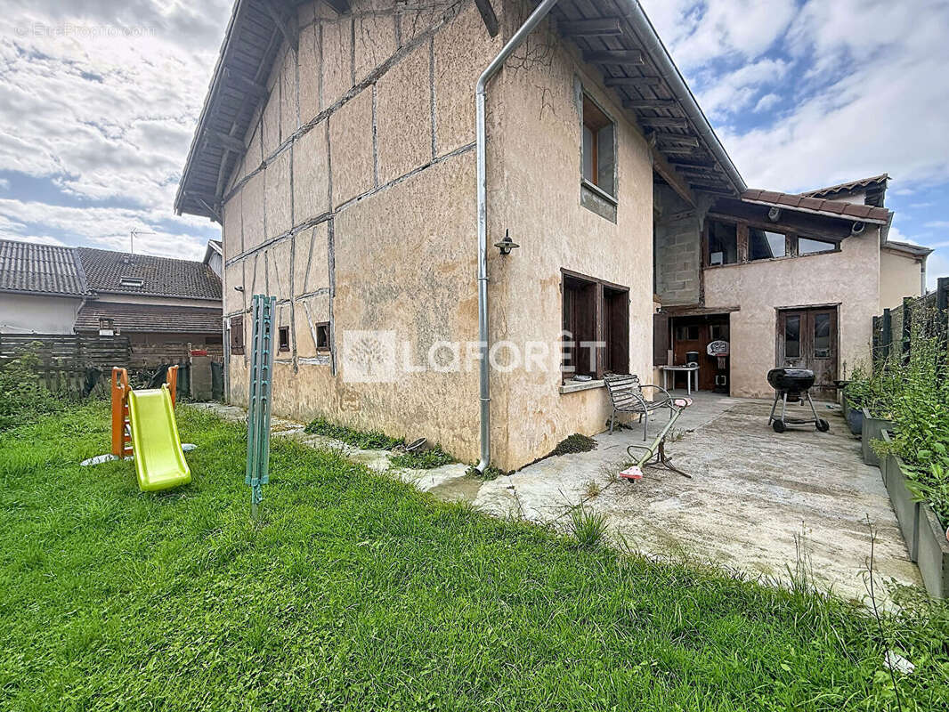 Maison à LESCHEROUX