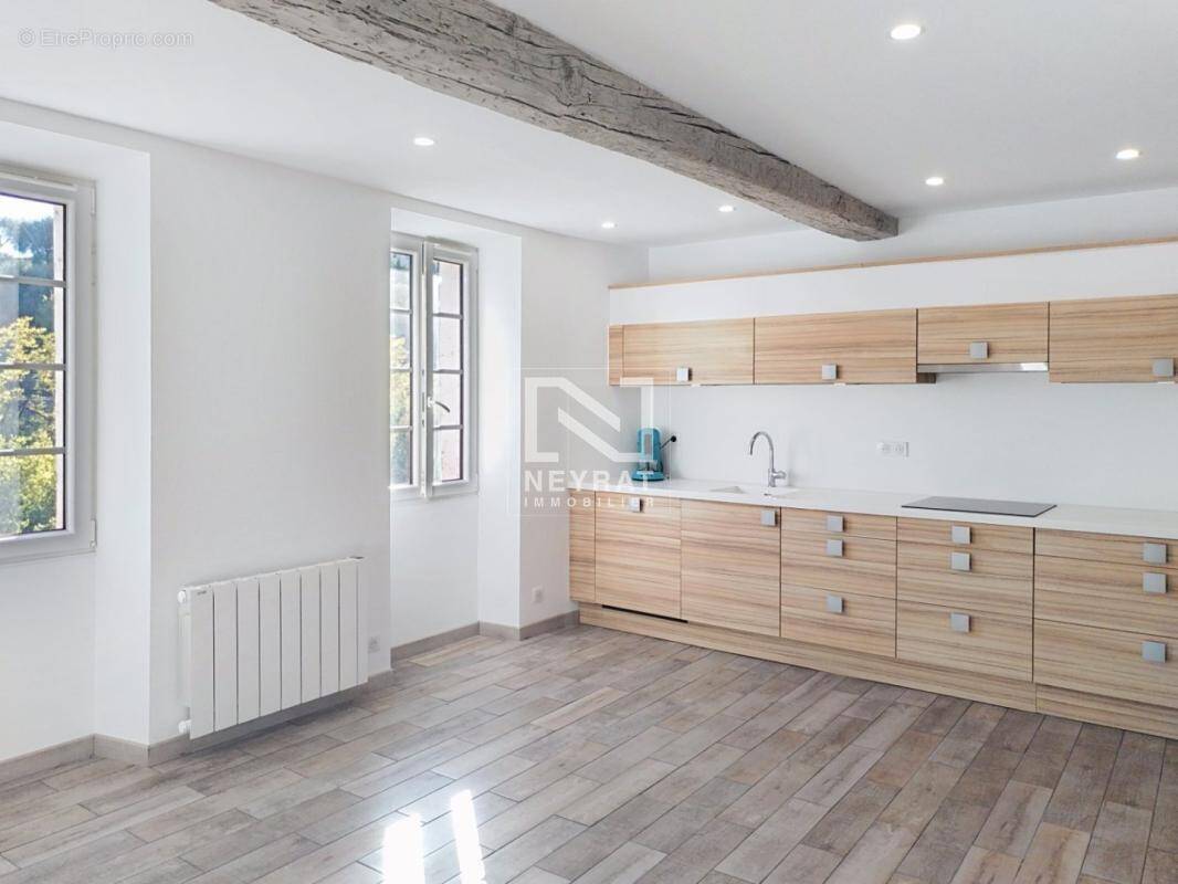 Appartement à TOURRETTES