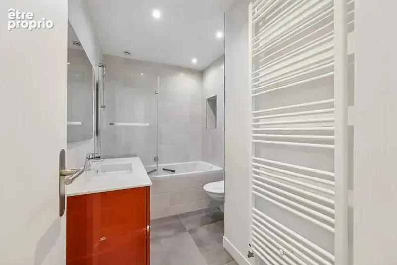 NEUILLY SAINT JAMES / LONGCHAMP: Élégant appartement familial de 158 m² sur jardin avec balcon - photo 15