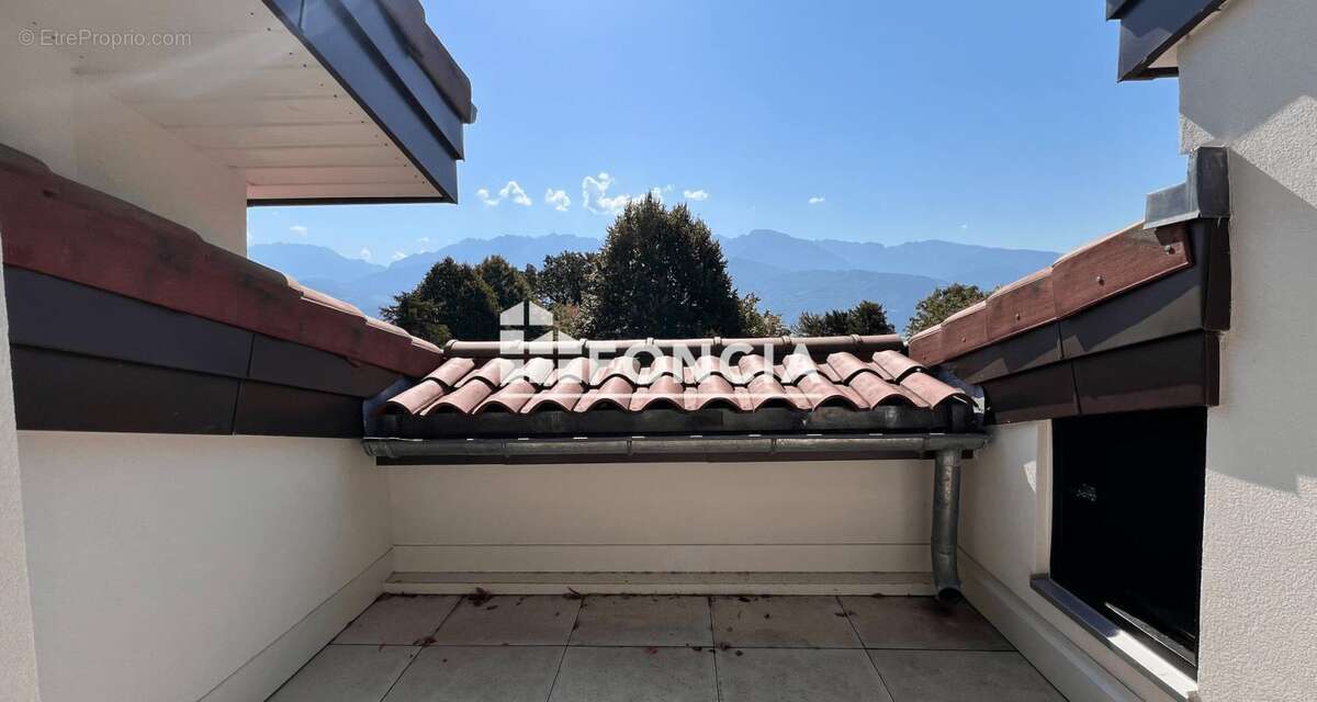 SAINT ISMIER - Magnifique appartement duplex en dernier étage avec piscine - photo 15