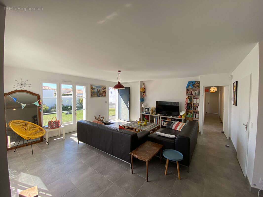 SAINT DENIS - très belle Villa de 2018 - 6 chambres - 153 m2 - photo 4