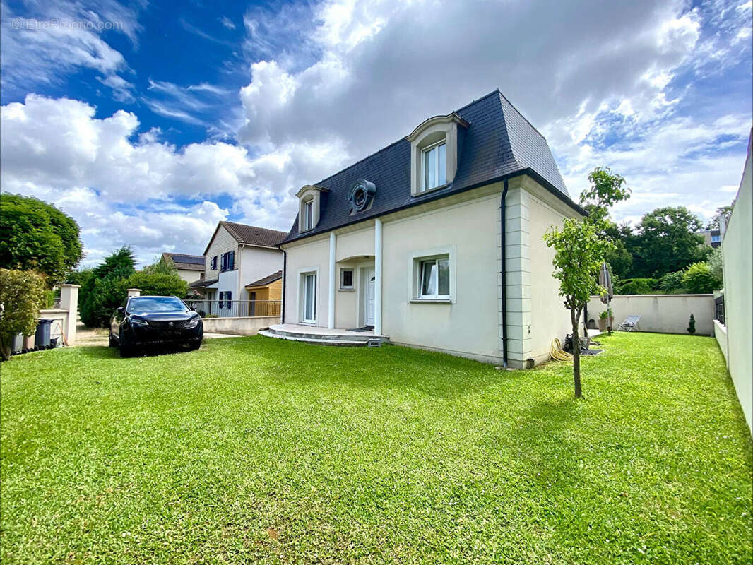 Maison à SARTROUVILLE