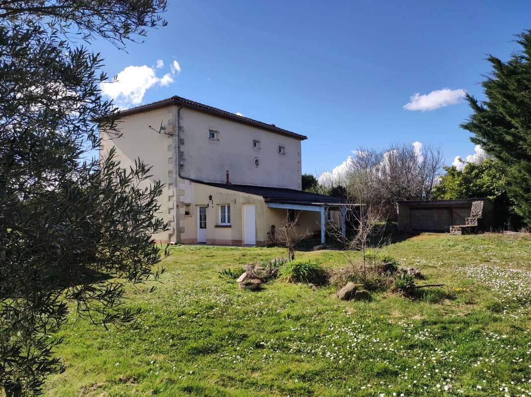 Maison à PIEGUT-PLUVIERS