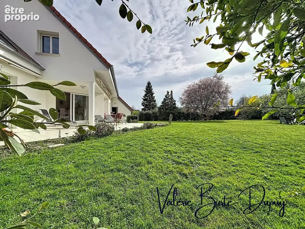 St Denis en Val à 10 min d'Orléans centre, à vendre  Maison de 2003 190m2 5 chambres avec jardin arboré de 1800m2, garage attena - photo 1
