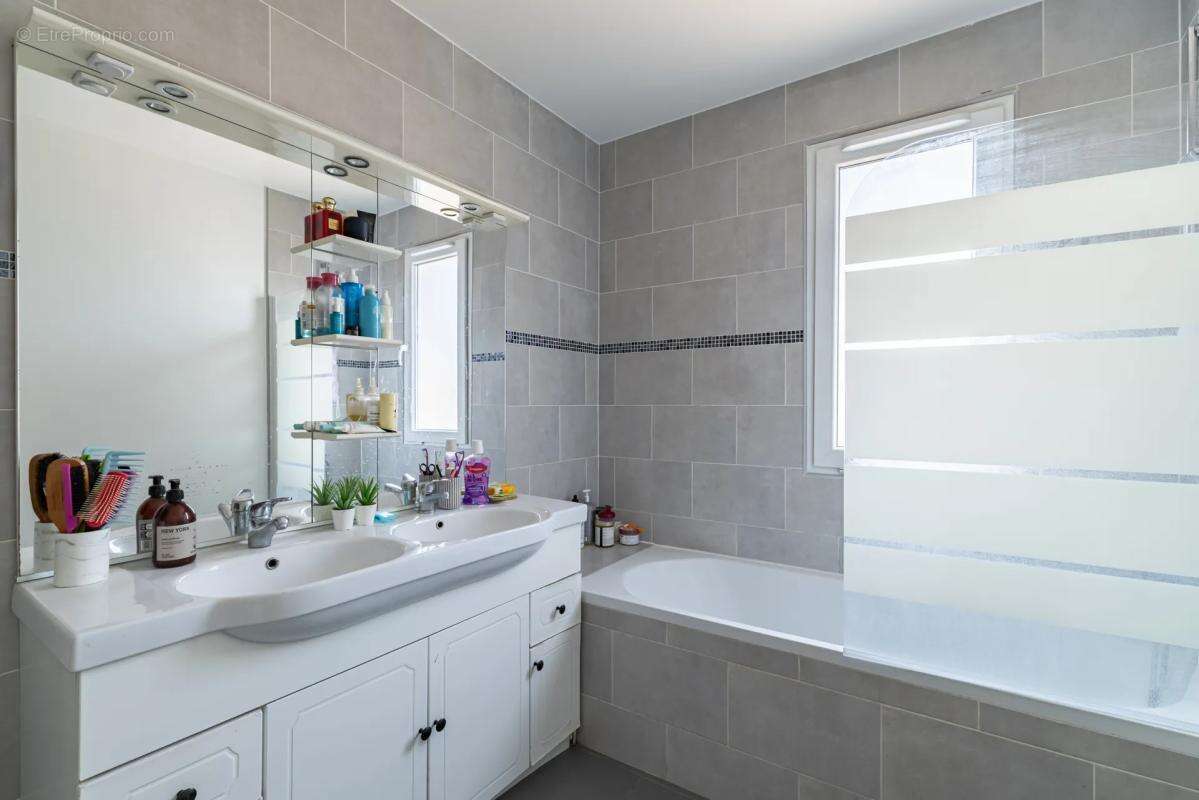Appartement T3 Duplex 64 m² au sol à Noisy-le-Sec - photo 11