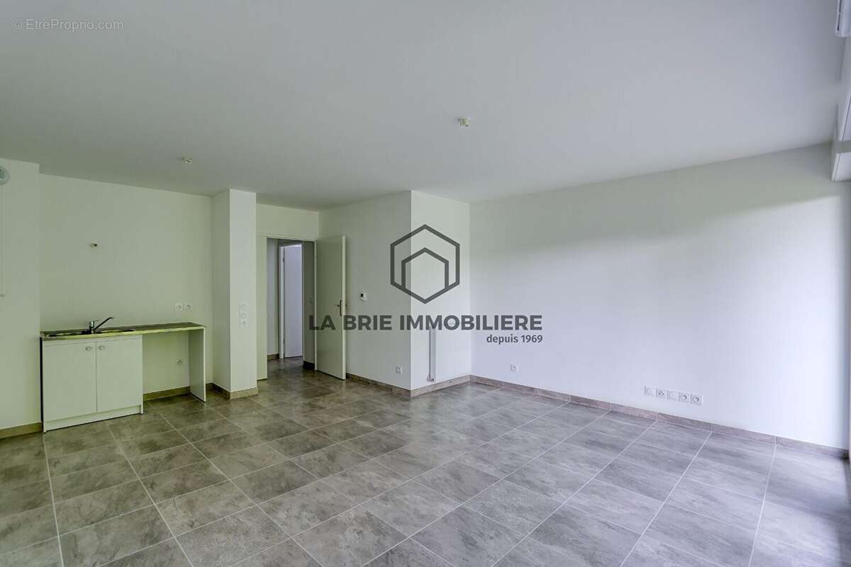 Appartement 66 m² à Emerainville  - photo 4
