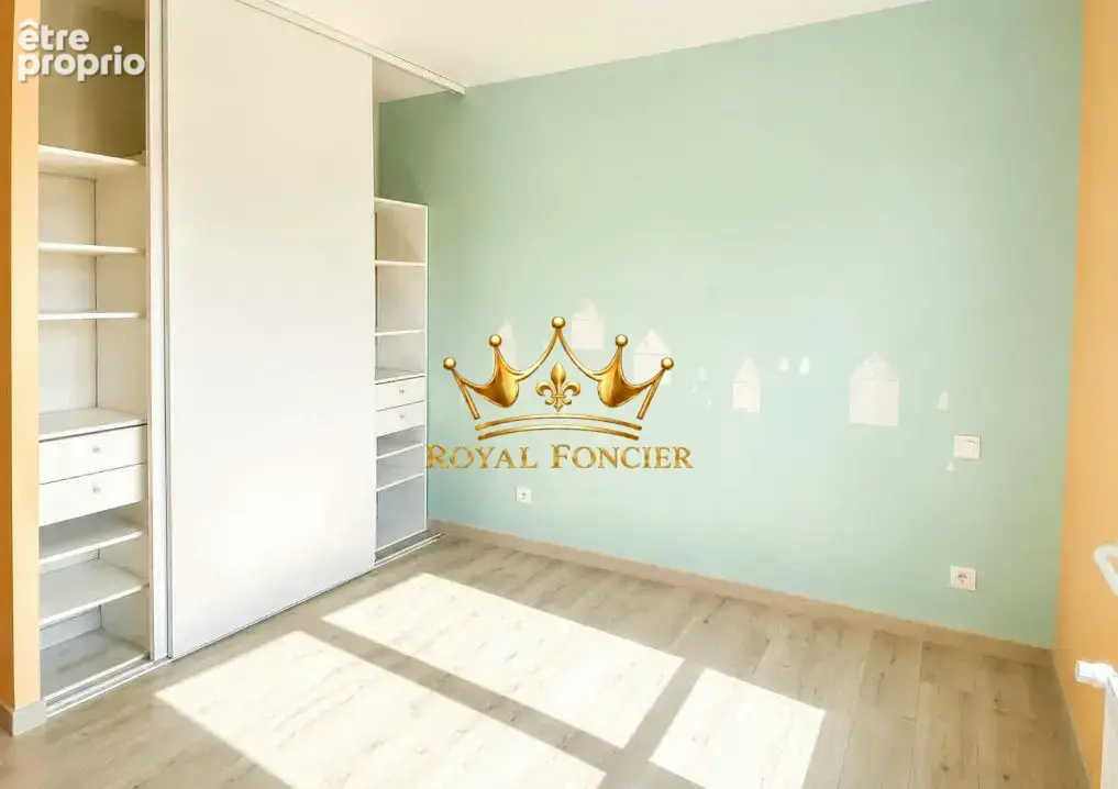 Chambre 2 avec placards
