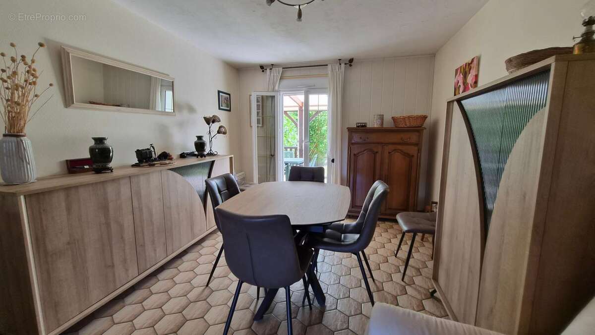 Maison à OLLAINVILLE