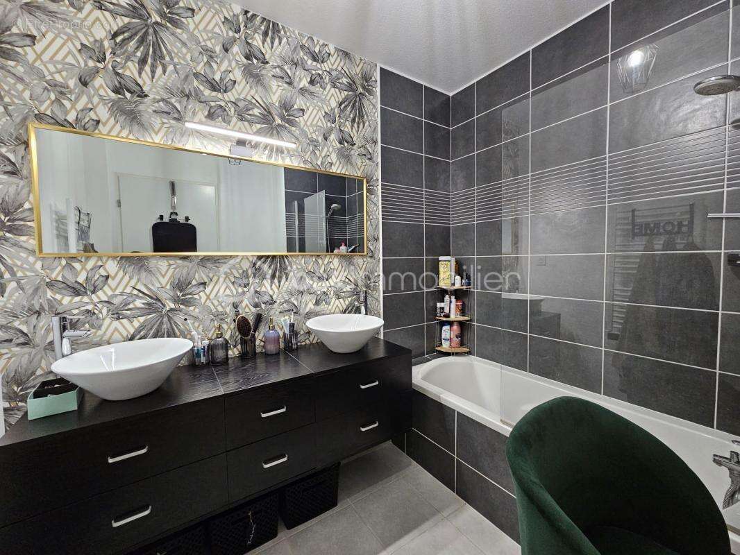 Appartement à LE MUY