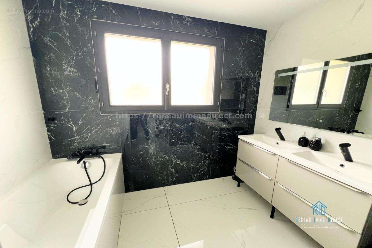 Maison à SAINT-SIMEON-DE-BRESSIEUX