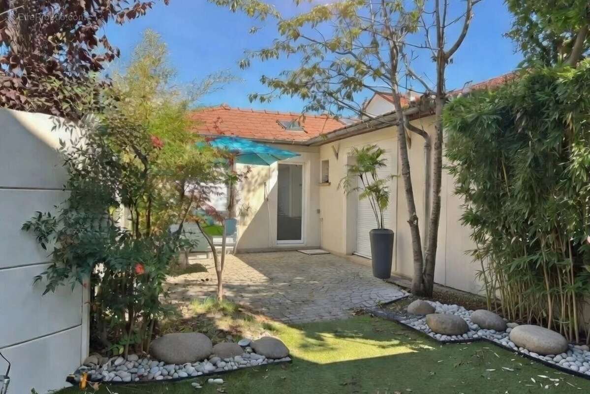 Maison à SAINT-MAUR-DES-FOSSES