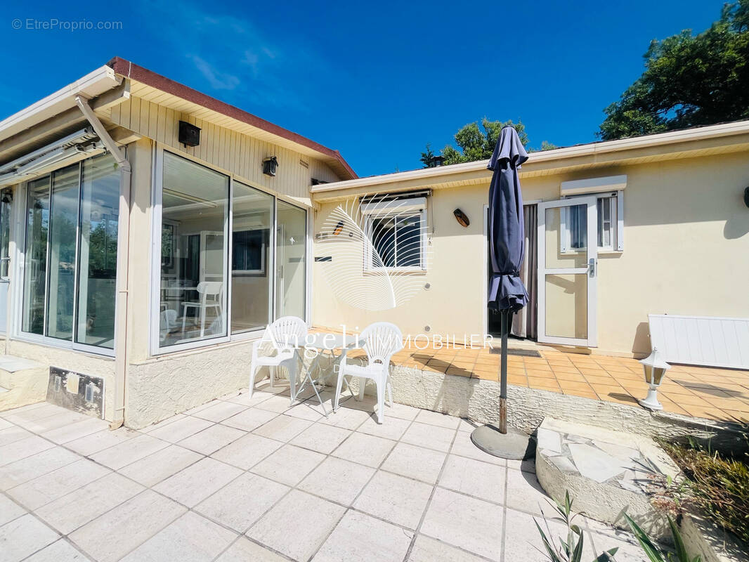 Maison à ROQUEBRUNE-SUR-ARGENS