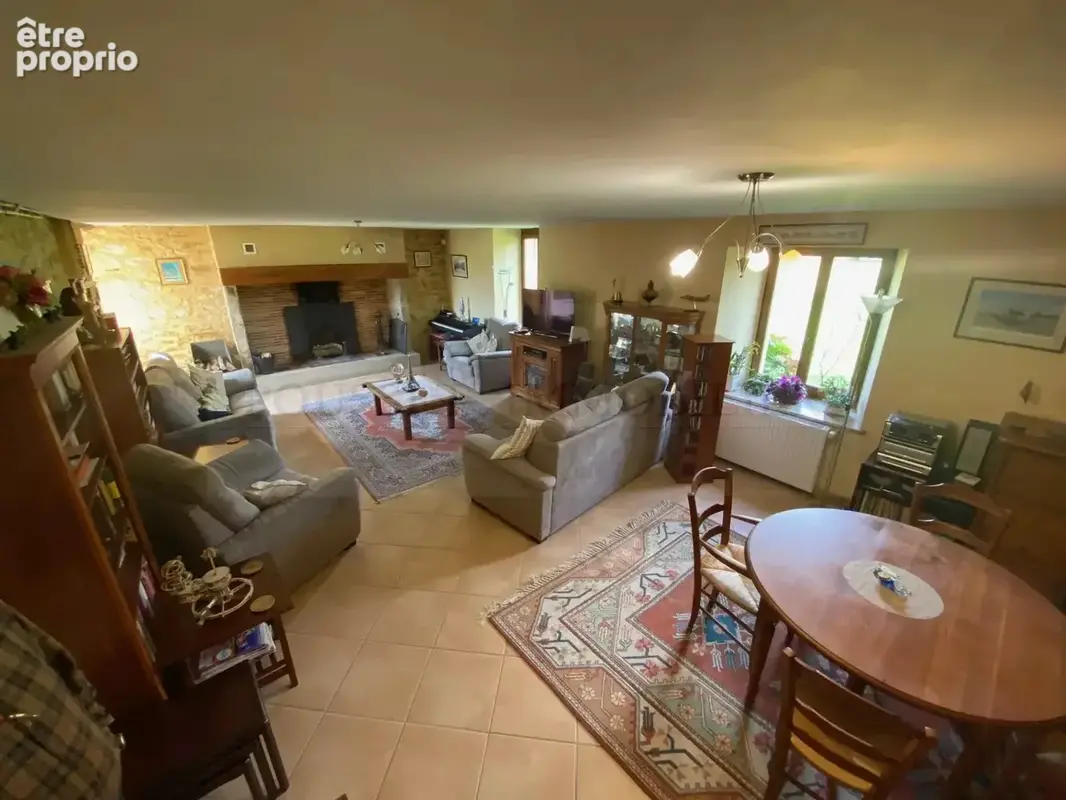 Superbe ensemble en pîerre avec piscine et dépendances au bord du Lot - photo 18