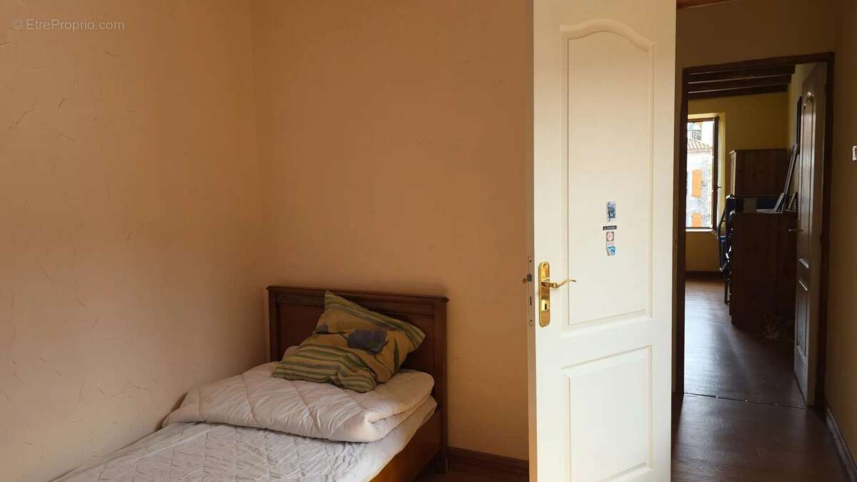 Maison à AZAT-LE-RIS