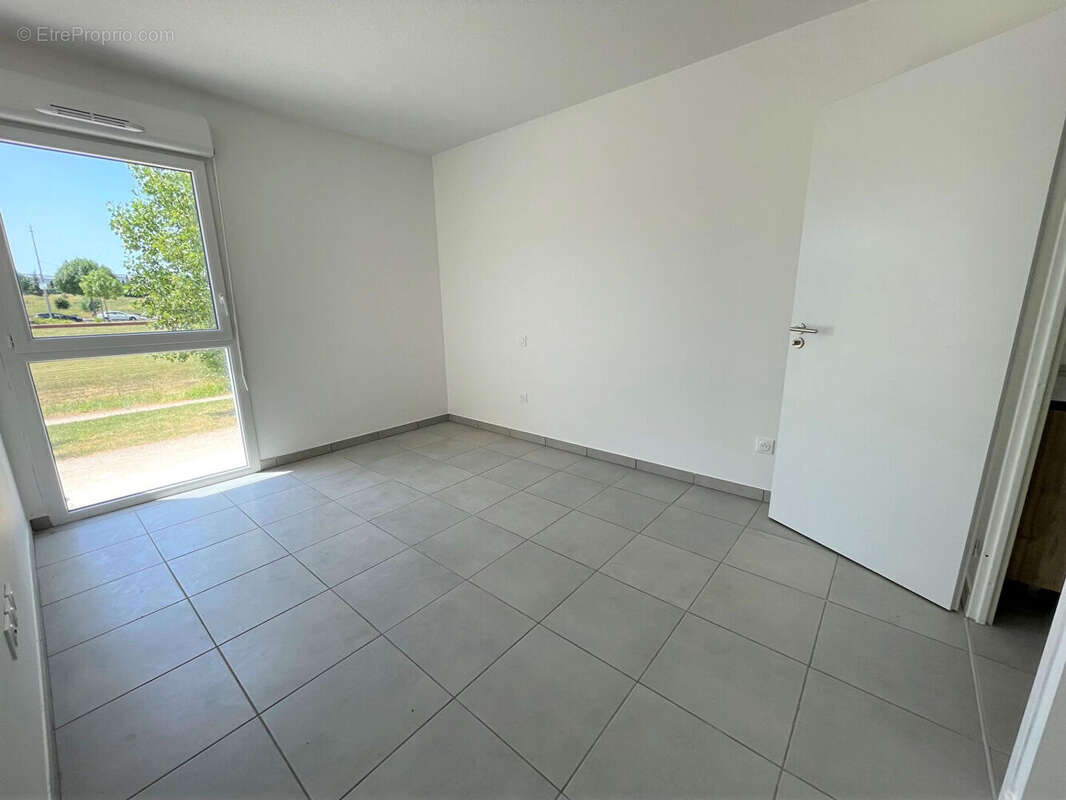 Appartement à BEAUZELLE