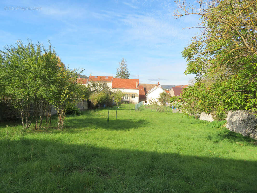Maison à FLEUREY-SUR-OUCHE
