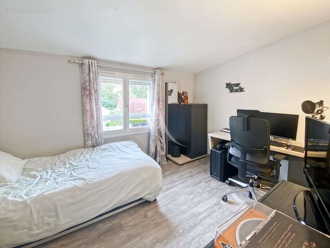 Maison à JOUY-LE-MOUTIER