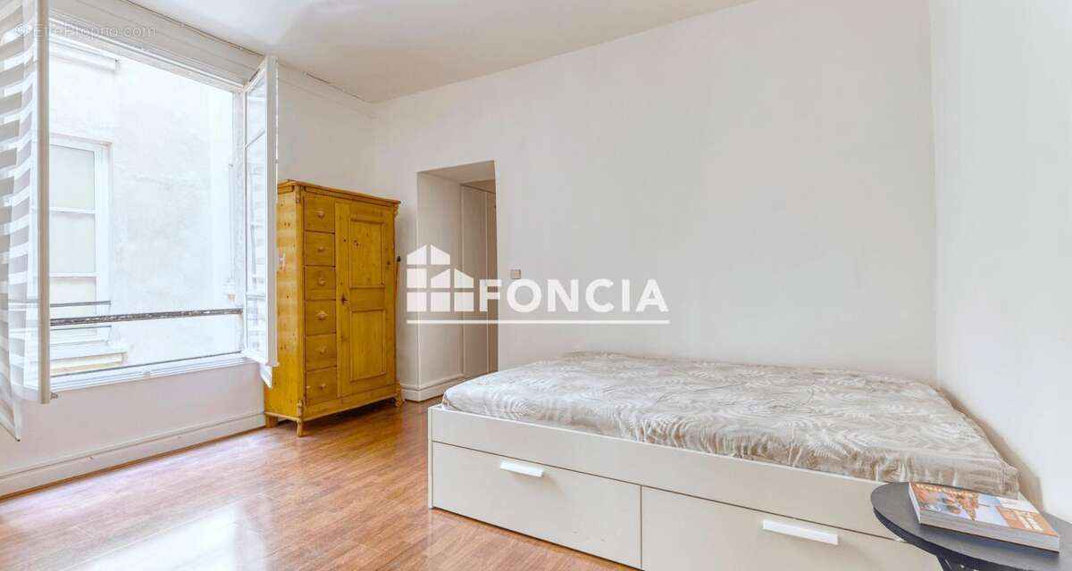 Paris iv – ferdinand duval / roi de sicile –  studio au calme avec ascenseur - photo 2