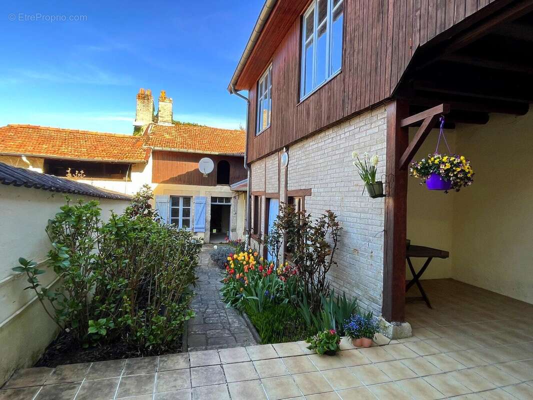 Maison à MONCEL-SUR-SEILLE