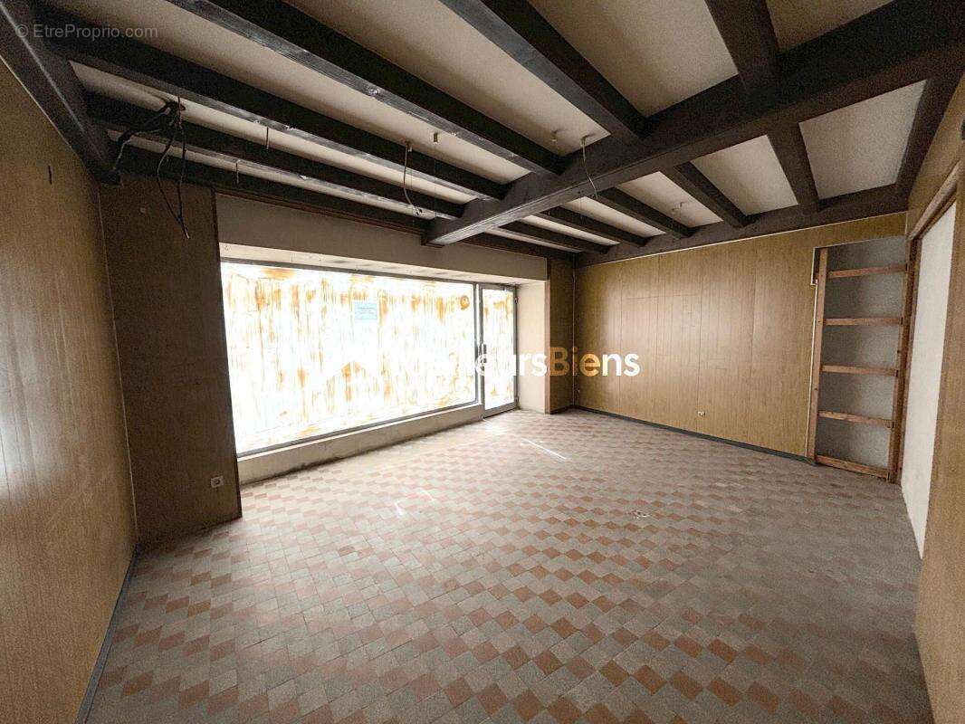 Commerce à BOURG-SAINT-ANDEOL