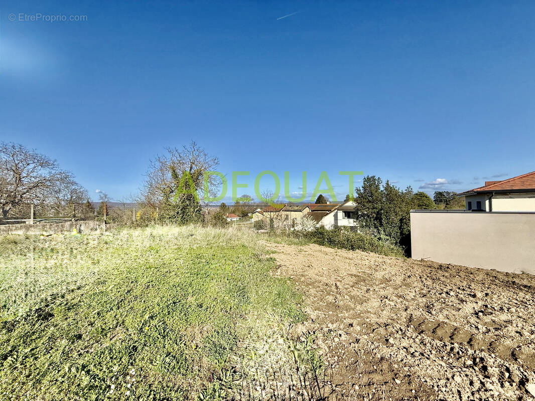 Terrain à SAINT-ALBAN-DE-ROCHE