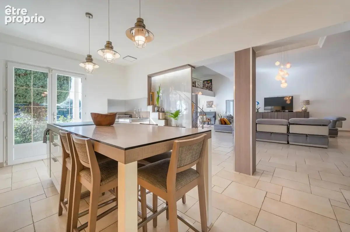 Magnifique propriété avec vue à 360° - Piscine - Jardin + 2 appartements annexes en option - photo 2
