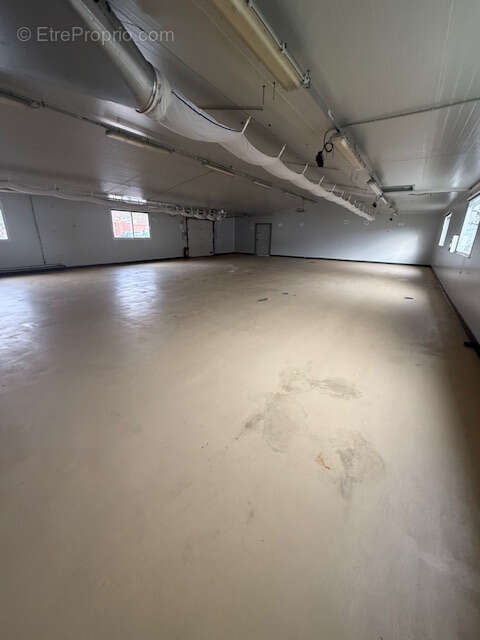 Commerce à LE CHAMBON-FEUGEROLLES