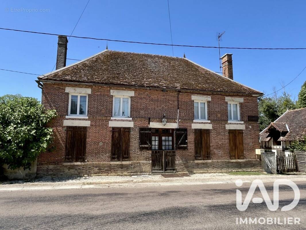 Photo 1 - Maison à SAINT-PHAL