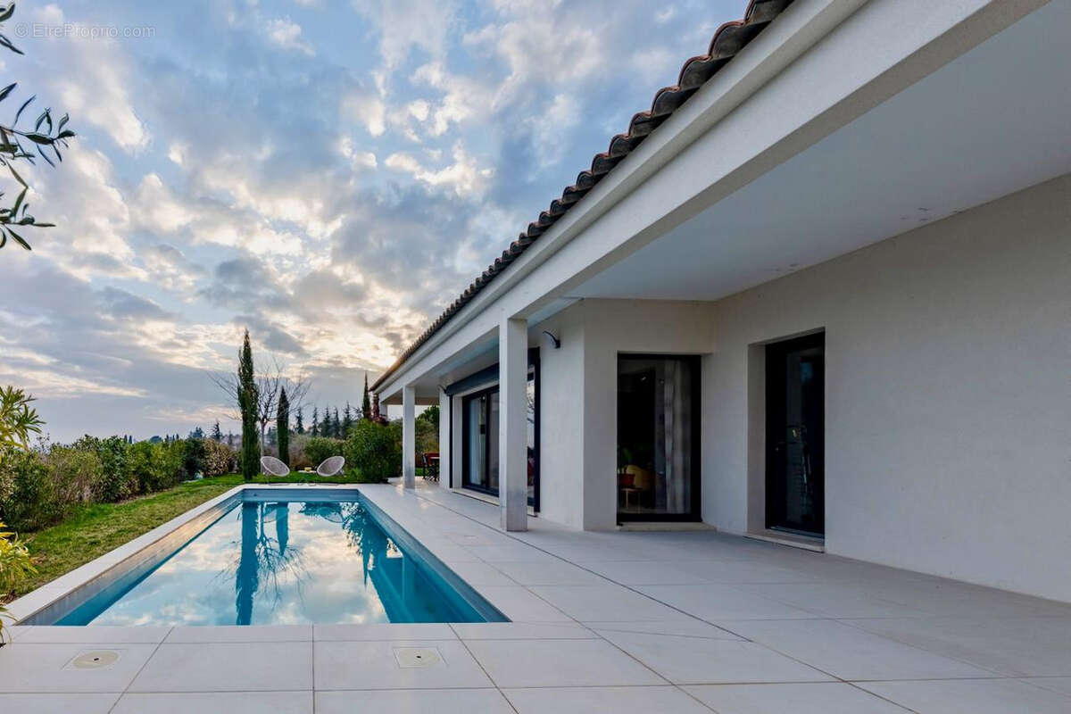 Maison récente avec piscine et vue panoramique - photo 6