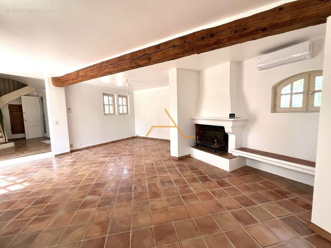 Maison à VALREAS