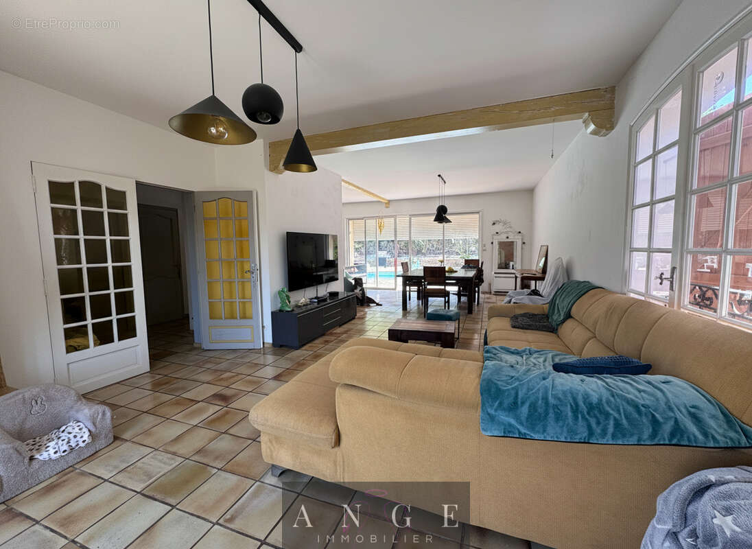 LA GARDE   Villa avec piscine dans secteur résidentiel au calme et sans vis-à-vis - photo 6