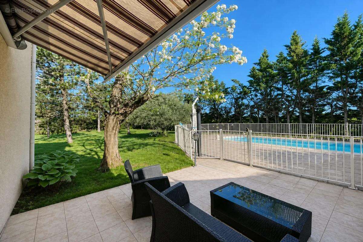 Maison avec piscine, 5 pièces, Saint-Hilaire-de-Brethmas - photo 3
