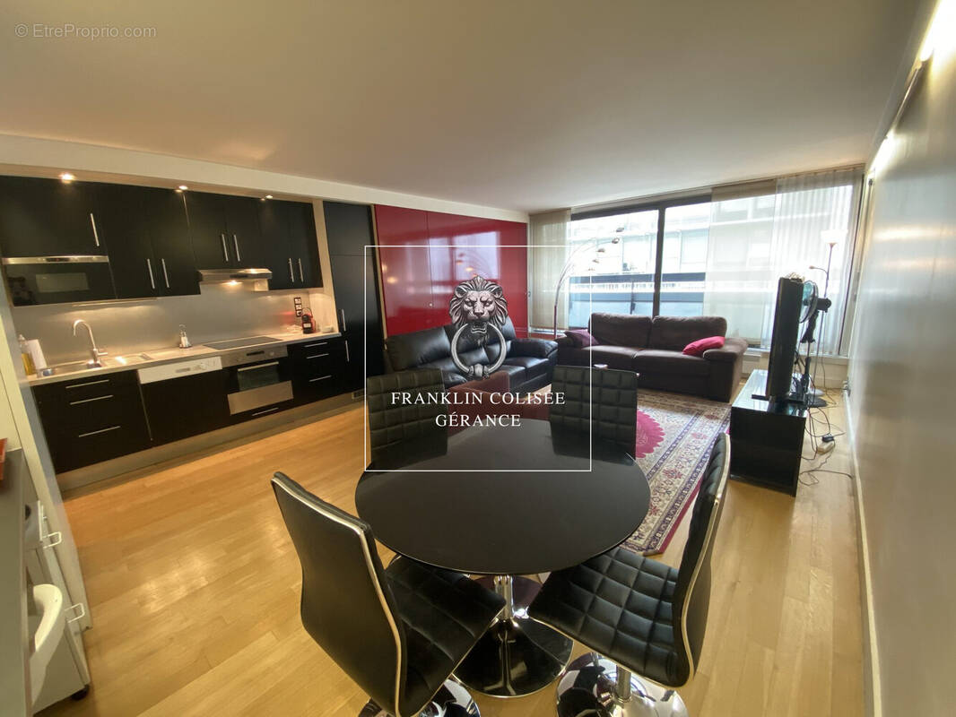Appartement à PARIS-8E