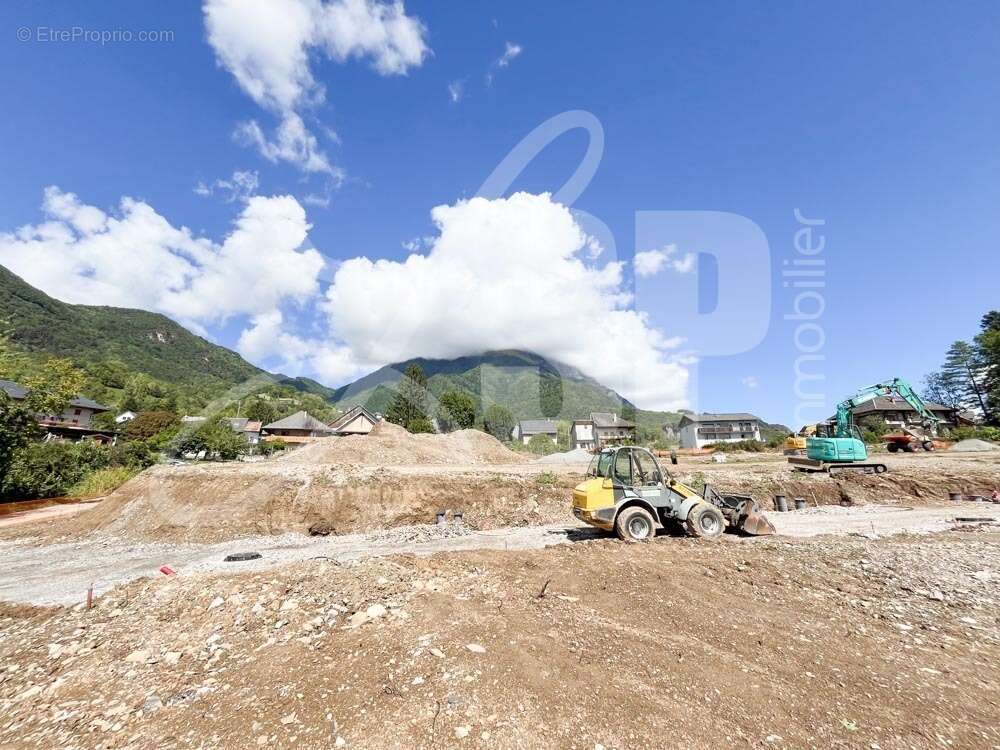 Terrain viabilisé (Lot 14) - Terrain à SAINT-PIERRE-D'ALBIGNY